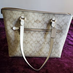 Coach Signature Tote